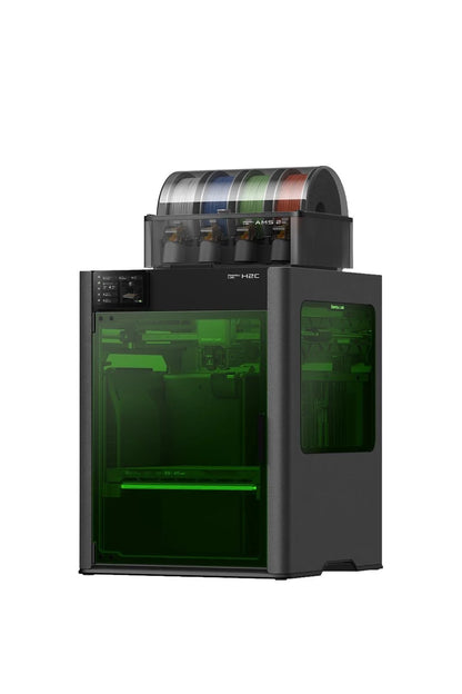 Bambu Lab H2C Laser Full Combo 40W 3D Yazıcı ön sağ perspektif görünümü AMS 2 ünitesi yeşil lazer güvenlik camı kapalı kabin yapısını sergiler.