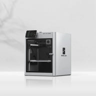 Bambu Lab X1 Carbon 3D yazıcının kapalı kasasını ve dokunmatik ekranını gösteren önden görünümü. Timuzon güvencesiyle hemen keşfedin.