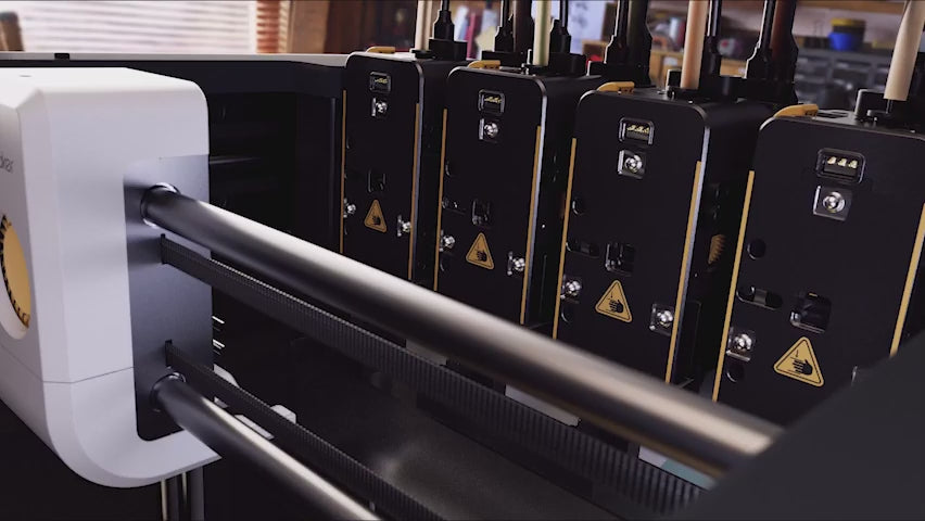 Snapmaker U1, kinematik kilitleme sistemiyle toolhead’i hassas konumlandırarak sağlam ve güvenilir baskı performansı sunar. Timuzon güvencesiyle hemen keşfedin.