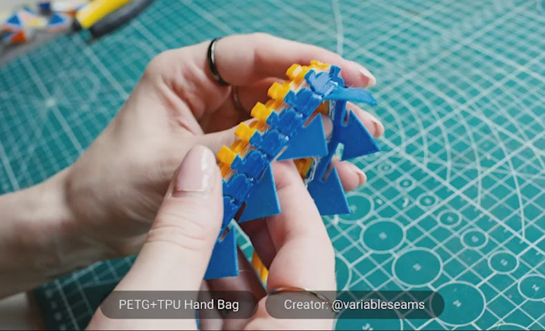 Snapmaker U1, TPU ve PETG gibi esnek ve sert malzemelerle yaratıcı, fonksiyonel tasarımlar üretmenizi sağlar. Timuzon güvencesiyle hemen keşfedin.